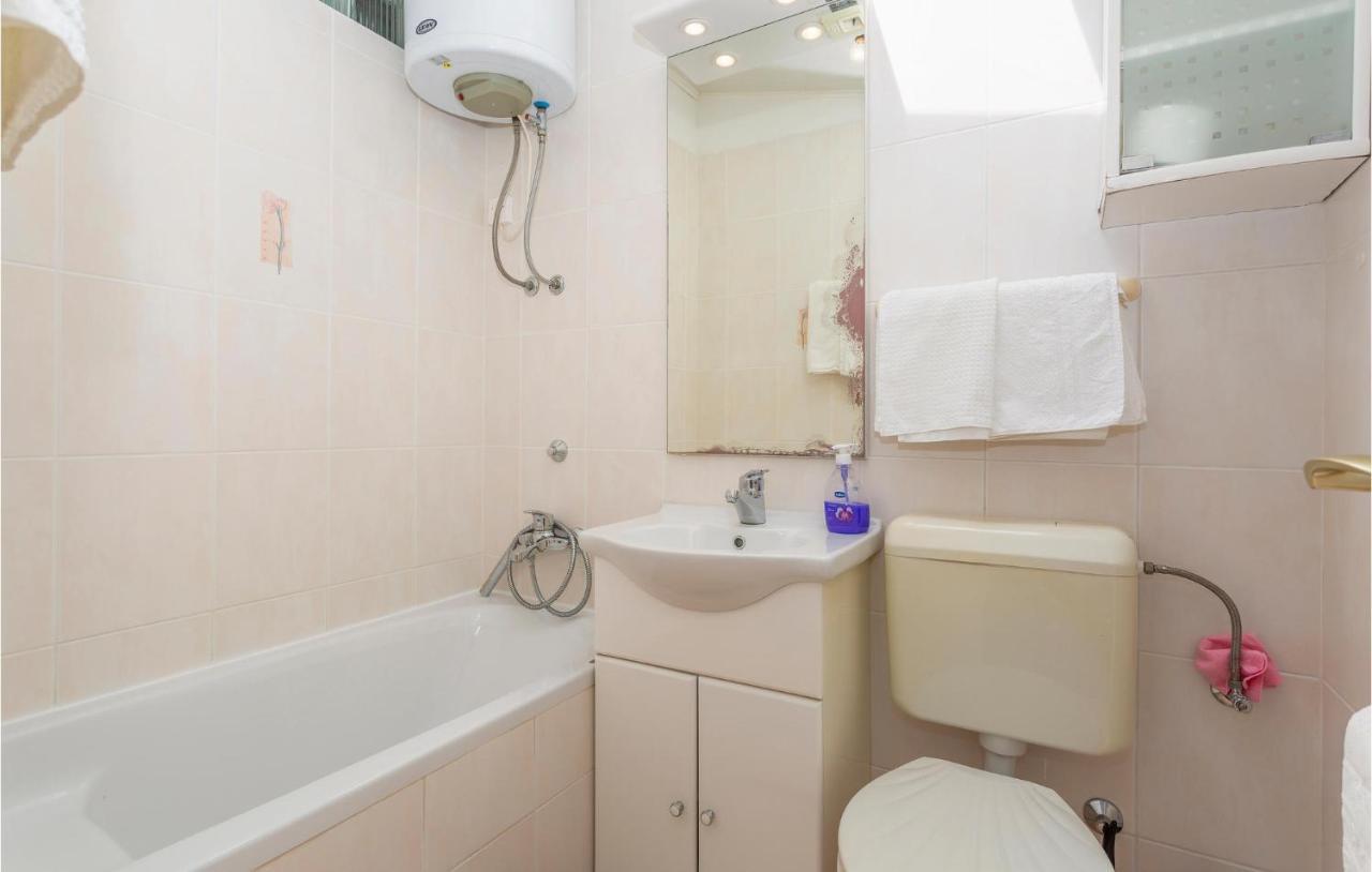 Beautiful Apartment In Omisalj With Kitchen Εξωτερικό φωτογραφία