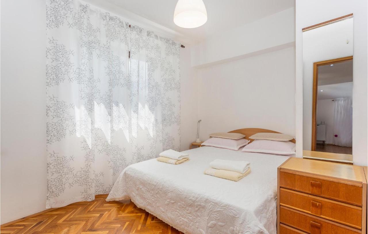 Beautiful Apartment In Omisalj With Kitchen Εξωτερικό φωτογραφία